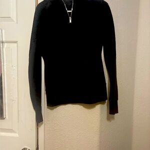 Lululemon black  pullover   Size medium.